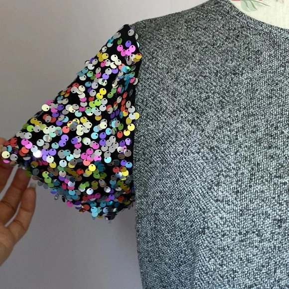 Hutch short sleeve top with sequin sleeve size XS - Picture 2 of 12